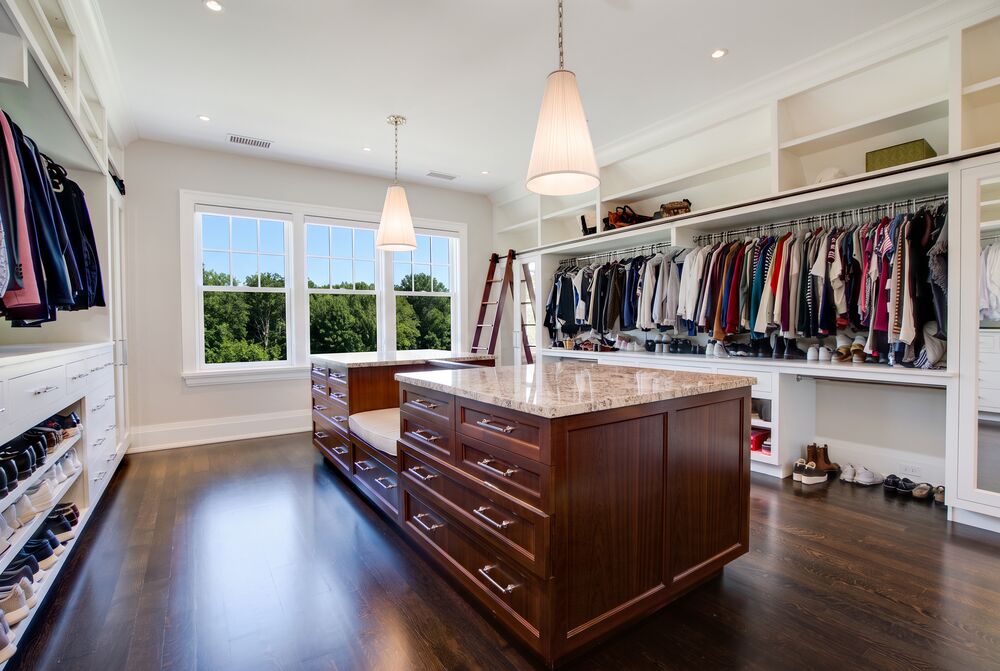 closet — island dresser · pendant